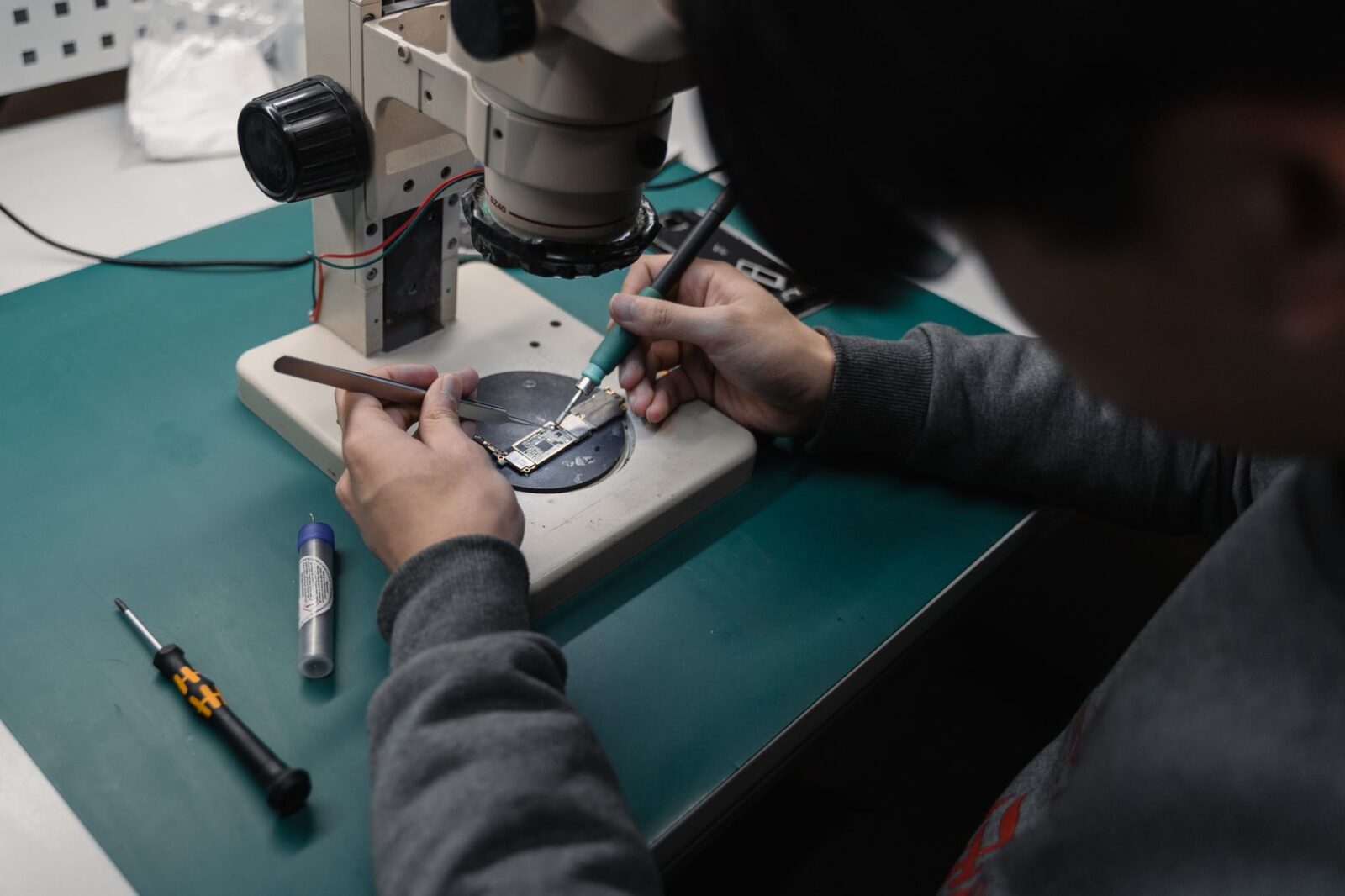Elektronik Reparatur: Wann es sich lohnt und wie Sie richtig vorgehen